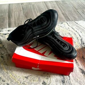 Preown men Nike 97 air max size 10.5